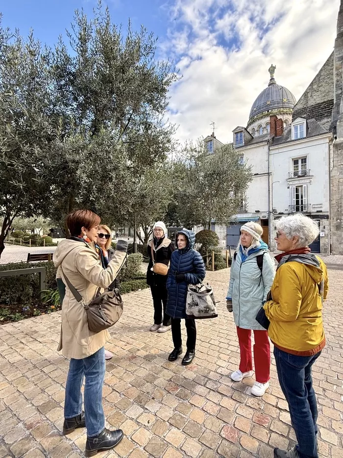 Véro guiding group in Tours France